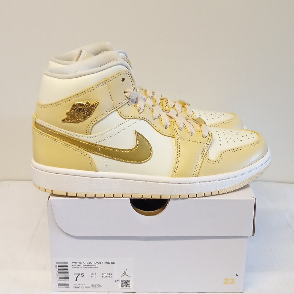 WMNS AIR JORDAN 1 MID SE (7.5W) - Picture 3 of 14